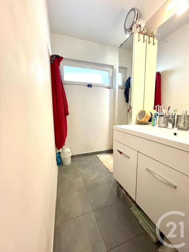 Afficher la photo en grand Appartement T3 à vendre - 3 pièces - 71.04 m2 - COLLONGES AU MONT D OR - 69 - RHONE-ALPES - Century 21 Agence Du Camp