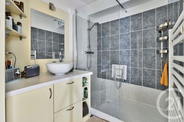 Appartement F3 à vendre - 3 pièces - 69.6 m2 - SATHONAY VILLAGE - 69 - RHONE-ALPES - Century 21 Agence Du Camp Appartement F3 à vendre - 3 pièces - 69.6 m2 - SATHONAY VILLAGE - 69 - RHONE-ALPES - Century 21 Agence Du Camp