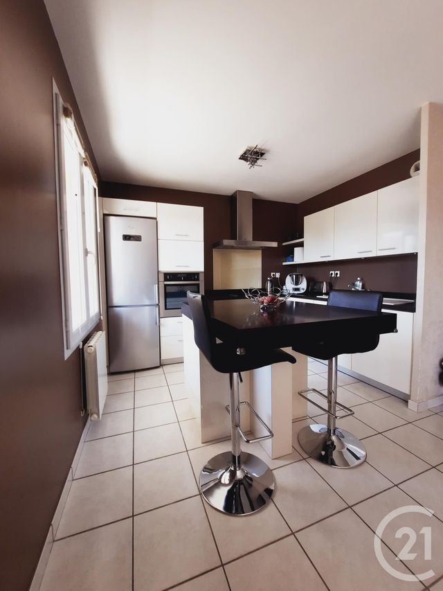 Appartement F4 à vendre - 4 pièces - 88.42 m2 - SATHONAY VILLAGE - 69 - RHONE-ALPES - Century 21 Agence Du Camp