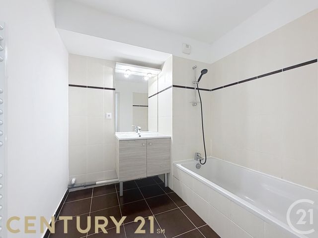 Appartement T3 à vendre - 3 pièces - 62.8 m2 - SATHONAY CAMP - 69 - RHONE-ALPES - Century 21 Agence Du Camp
