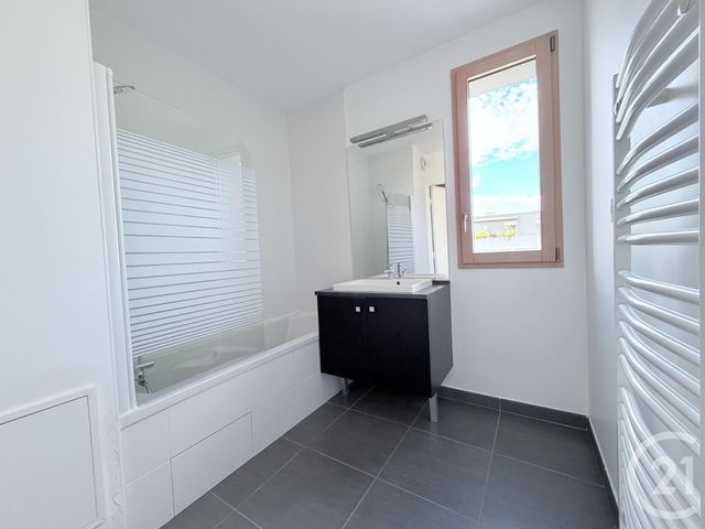 Afficher la photo en grand Appartement T3 à vendre - 3 pièces - 60.46 m2 - SATHONAY CAMP - 69 - RHONE-ALPES - Century 21 Agence Du Camp