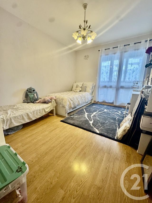 Appartement T5 à vendre - 5 pièces - 107.14 m2 - RILLIEUX LA PAPE - 69 - RHONE-ALPES - Century 21 Agence Du Camp