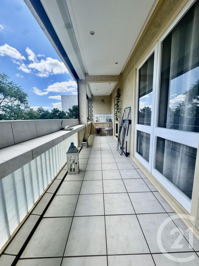 Appartement T5 à vendre - 5 pièces - 107.14 m2 - RILLIEUX LA PAPE - 69 - RHONE-ALPES - Century 21 Agence Du Camp