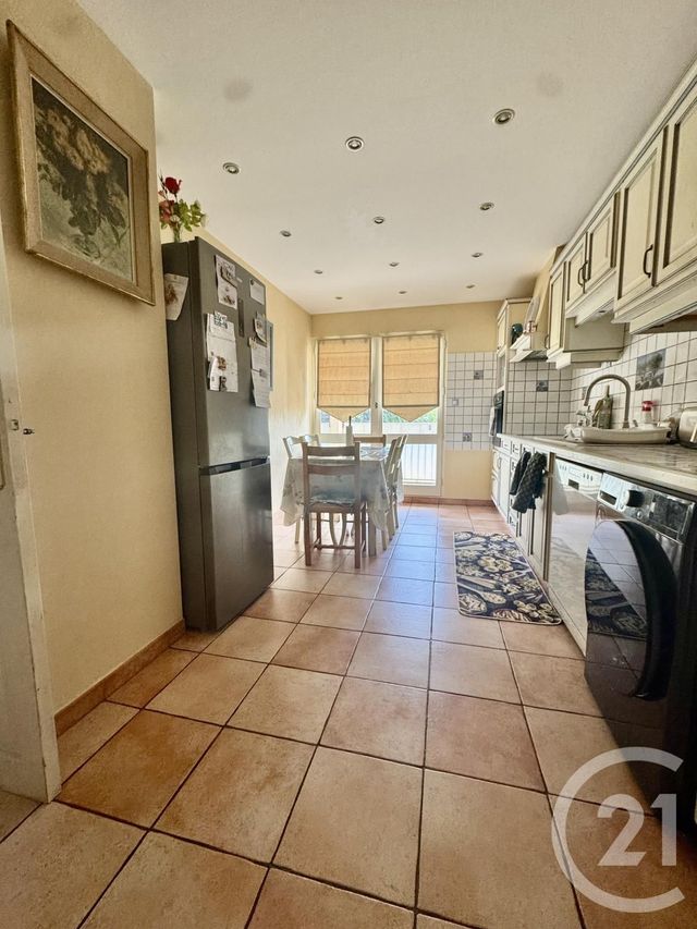 Appartement T5 à vendre - 5 pièces - 107.14 m2 - RILLIEUX LA PAPE - 69 - RHONE-ALPES - Century 21 Agence Du Camp