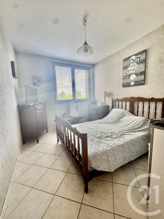 Appartement T5 à vendre - 5 pièces - 107.14 m2 - RILLIEUX LA PAPE - 69 - RHONE-ALPES - Century 21 Agence Du Camp