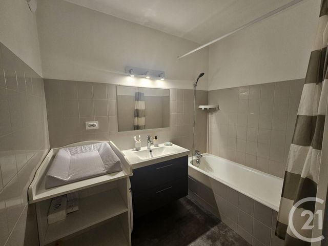 Appartement F4 à vendre - 4 pièces - 84.06 m2 - SATHONAY CAMP - 69 - RHONE-ALPES - Century 21 Agence Du Camp