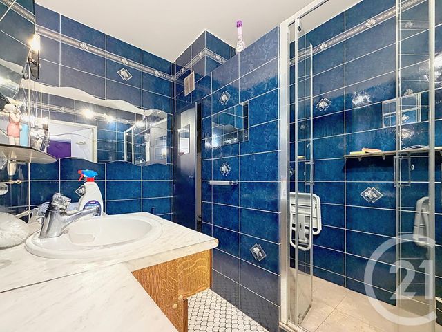 Appartement T3 à vendre - 3 pièces - 76.68 m2 - SATHONAY CAMP - 69 - RHONE-ALPES - Century 21 Agence Du Camp