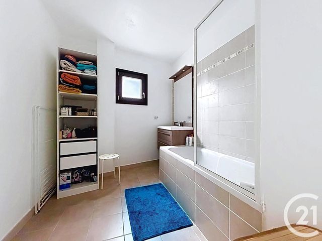 Appartement T3 à vendre - 3 pièces - 63.0 m2 - SATHONAY CAMP - 69 - RHONE-ALPES - Century 21 Agence Du Camp