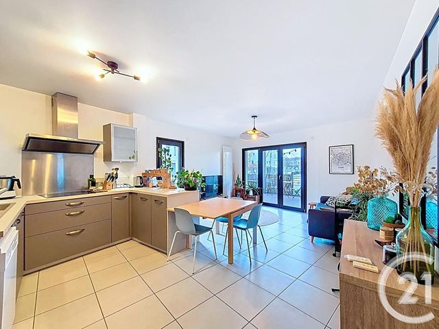 Appartement T3 à vendre - 3 pièces - 63.0 m2 - SATHONAY CAMP - 69 - RHONE-ALPES - Century 21 Agence Du Camp