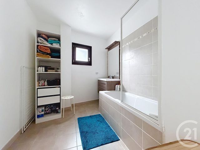 Appartement T3 à vendre - 3 pièces - 63.0 m2 - SATHONAY CAMP - 69 - RHONE-ALPES - Century 21 Agence Du Camp