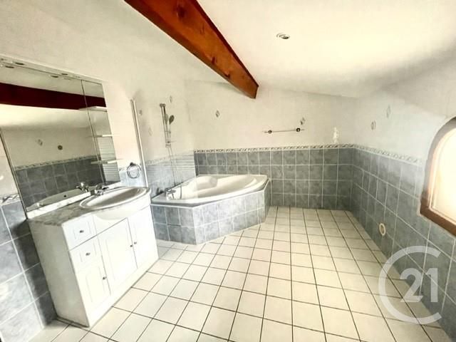 Appartement F3 à louer - 3 pièces - 78.0 m2 - GENAY - 69 - RHONE-ALPES - Century 21 Agence Du Camp