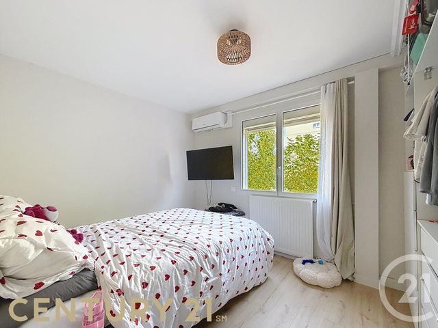 Appartement T3 à vendre - 3 pièces - 69.0 m2 - RILLIEUX LA PAPE - 69 - RHONE-ALPES - Century 21 Agence Du Camp