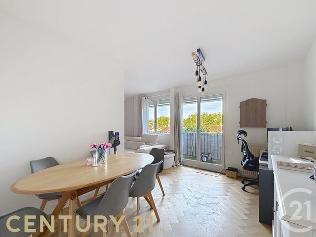 Appartement T3 à vendre - 3 pièces - 69.0 m2 - RILLIEUX LA PAPE - 69 - RHONE-ALPES - Century 21 Agence Du Camp