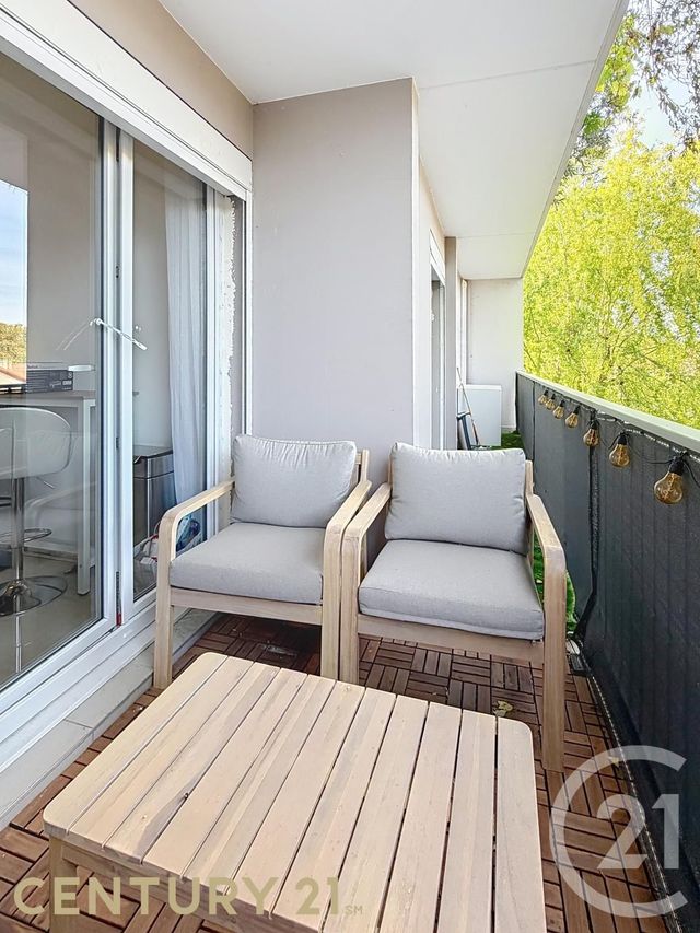 Appartement T3 à vendre - 3 pièces - 69.0 m2 - RILLIEUX LA PAPE - 69 - RHONE-ALPES - Century 21 Agence Du Camp