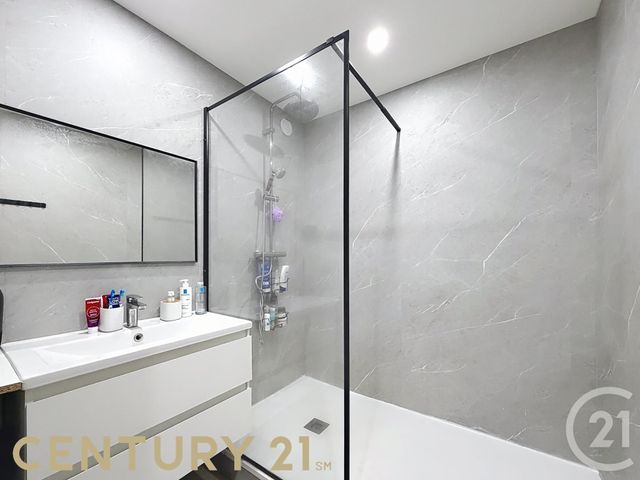 Appartement T3 à vendre - 3 pièces - 69.0 m2 - RILLIEUX LA PAPE - 69 - RHONE-ALPES - Century 21 Agence Du Camp