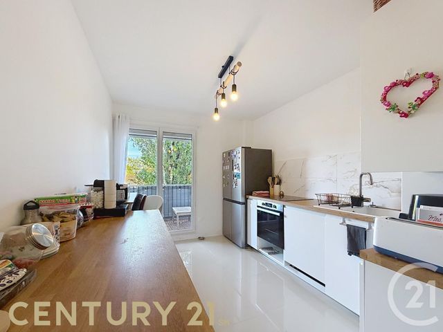 Appartement T3 à vendre - 3 pièces - 69.0 m2 - RILLIEUX LA PAPE - 69 - RHONE-ALPES - Century 21 Agence Du Camp