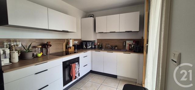 Appartement F3 à louer - 3 pièces - 75.0 m2 - FONTAINES ST MARTIN - 69 - RHONE-ALPES - Century 21 Agence Du Camp