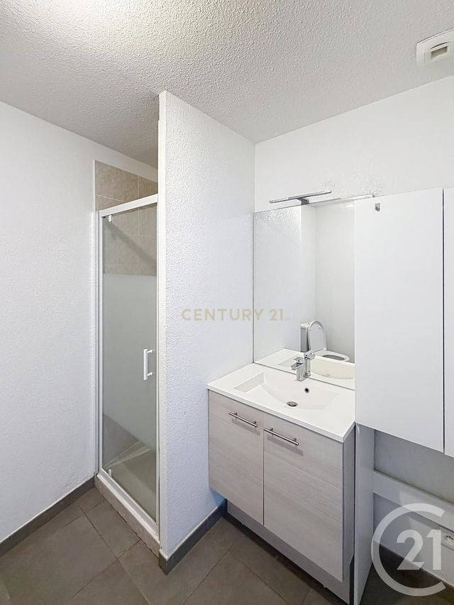 Appartement F2 à vendre - 2 pièces - 40.76 m2 - RILLIEUX LA PAPE - 69 - RHONE-ALPES - Century 21 Agence Du Camp