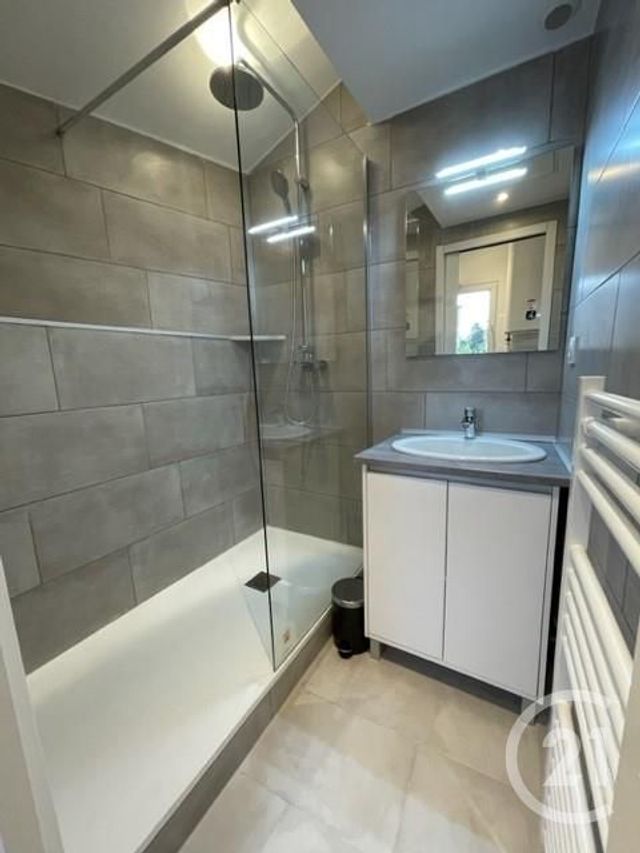 Appartement F2 à louer - 2 pièces - 33.15 m2 - SATHONAY CAMP - 69 - RHONE-ALPES - Century 21 Agence Du Camp