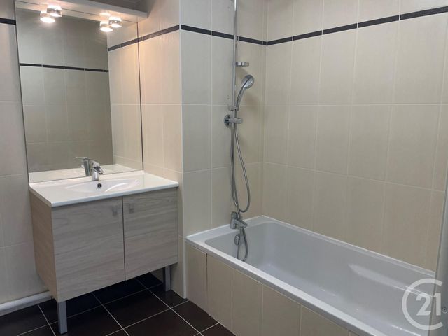 Appartement F3 à louer - 3 pièces - 62.3 m2 - SATHONAY CAMP - 69 - RHONE-ALPES - Century 21 Agence Du Camp