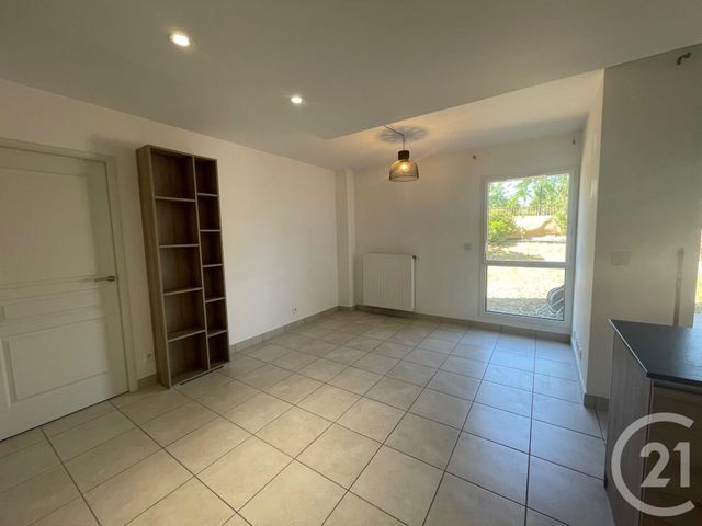 Appartement F3 à louer - 3 pièces - 62.3 m2 - SATHONAY CAMP - 69 - RHONE-ALPES - Century 21 Agence Du Camp