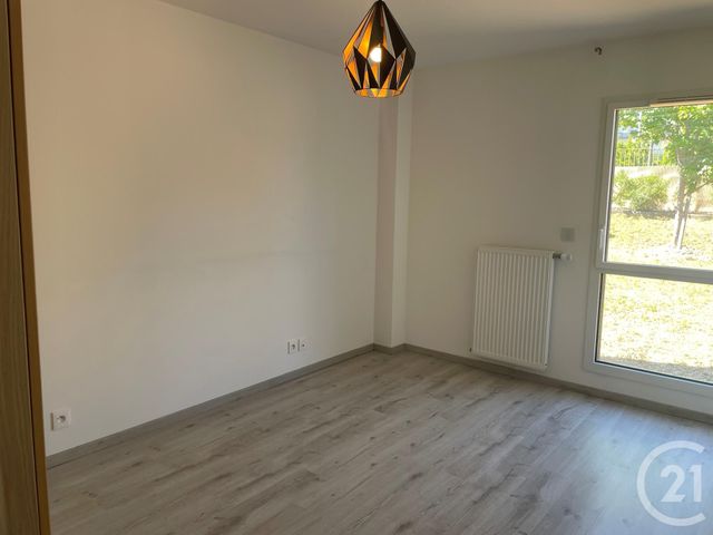 Appartement F3 à louer - 3 pièces - 62.3 m2 - SATHONAY CAMP - 69 - RHONE-ALPES - Century 21 Agence Du Camp