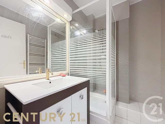 Appartement T3 à vendre - 3 pièces - 55.8 m2 - CALUIRE ET CUIRE - 69 - RHONE-ALPES - Century 21 Agence Du Camp