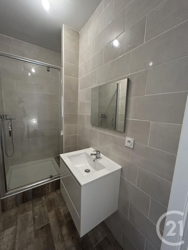 maison à louer - 4 pièces - 115.0 m2 - VILLIEU LOYES MOLLON - 01 - RHONE-ALPES - Century 21 Agence Du Camp
